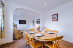 Professional Contractor's Retreat, Superfast WIFI, FREE Van Parking CCTV